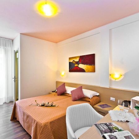 Hotel Victoria Bibione Eksteriør billede