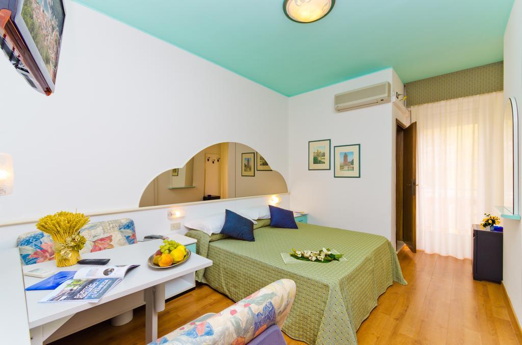 Hotel Victoria Bibione Værelse billede